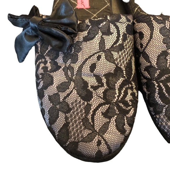 Betsey Johnson Black Lace Slippers size 7/8 - Picture 6 of 7